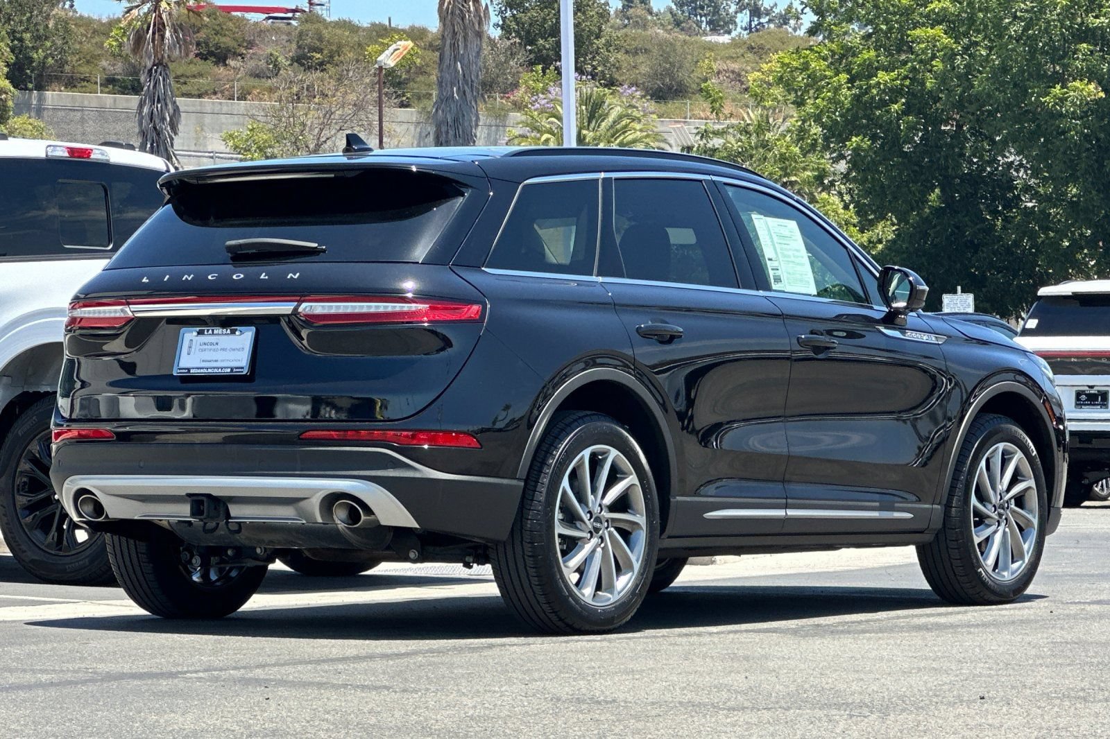 Certified 2025 Lincoln Corsair AWD w/ Equipment Group 101A image 3