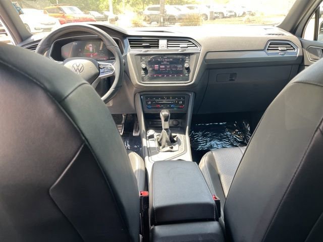 Used 2024 Volkswagen Tiguan SE R-Line image 16
