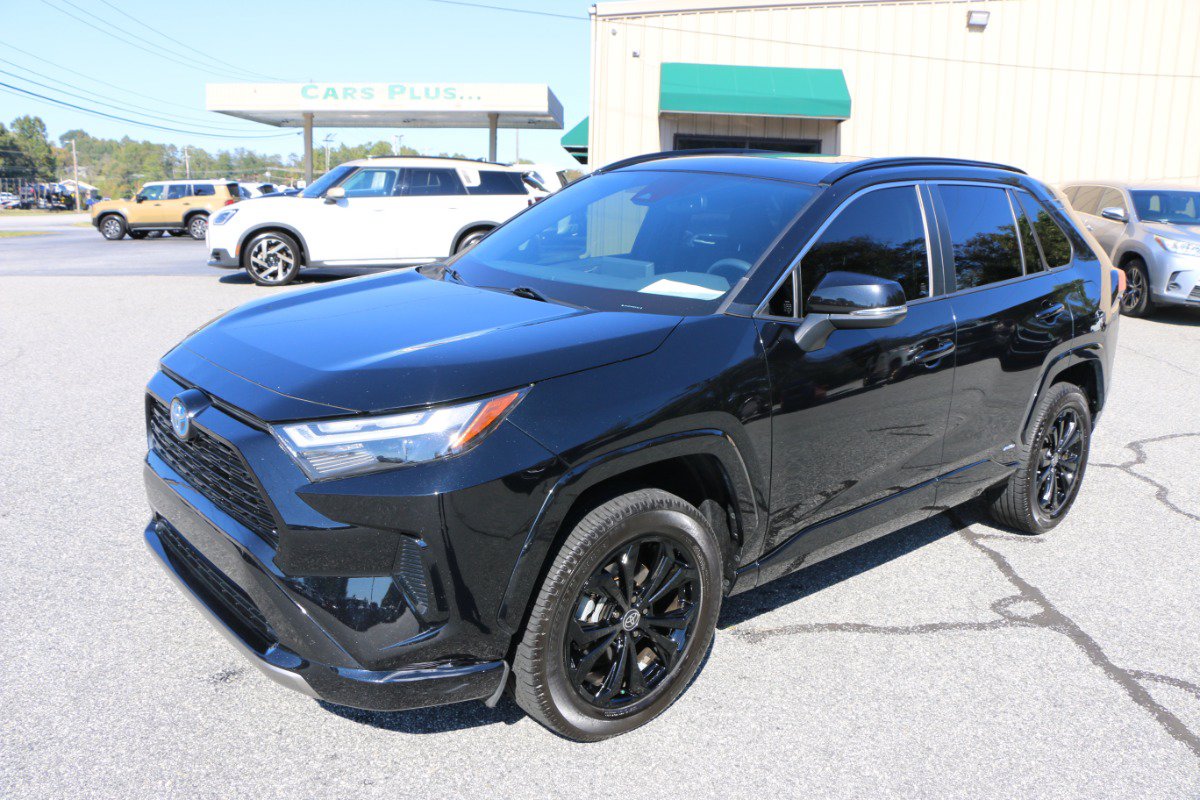Used 2022 Toyota RAV4 SE AWD/4WD image 1