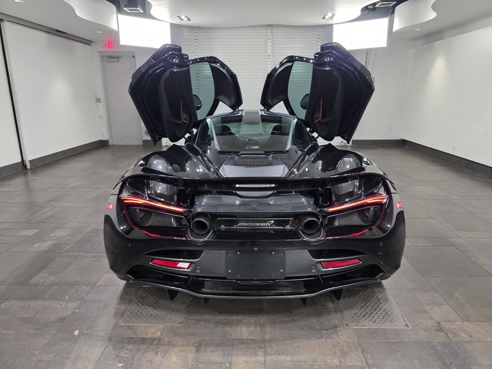 Used 2022 McLaren 720S Performance RWD image 21