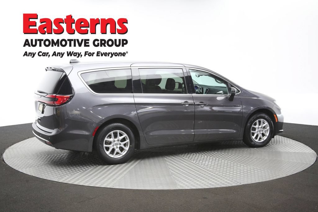 Used 2023 Chrysler Pacifica Touring-L FWD image 44