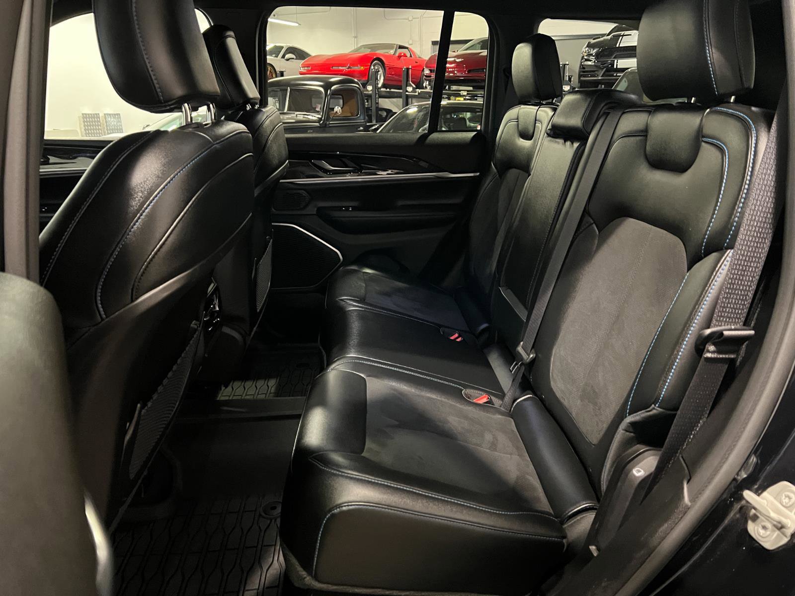 Used 2024 Jeep Grand Cherokee Trailhawk image 28