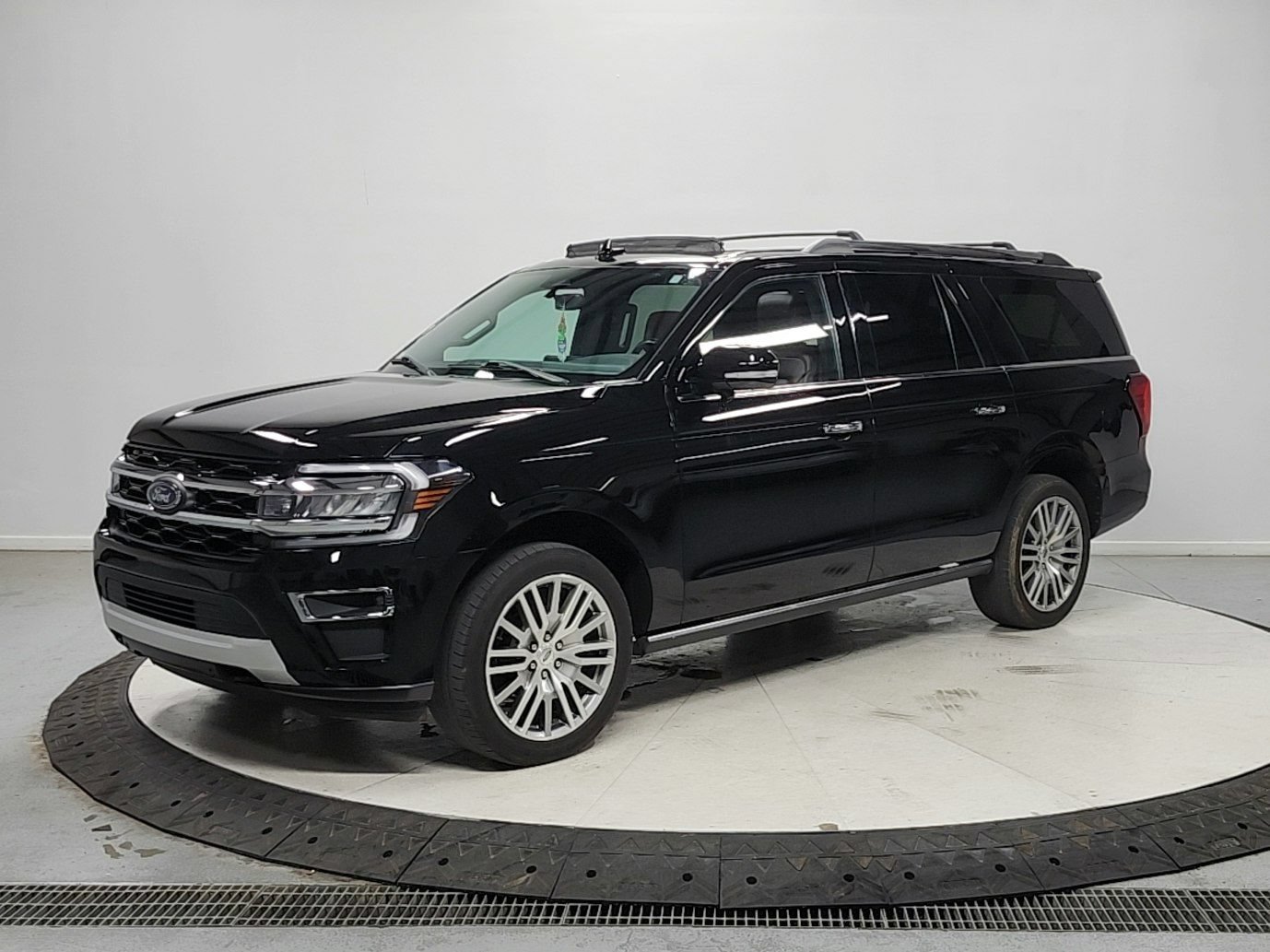 Used 2023 Ford Expedition Max Limited AWD/4WD image 3