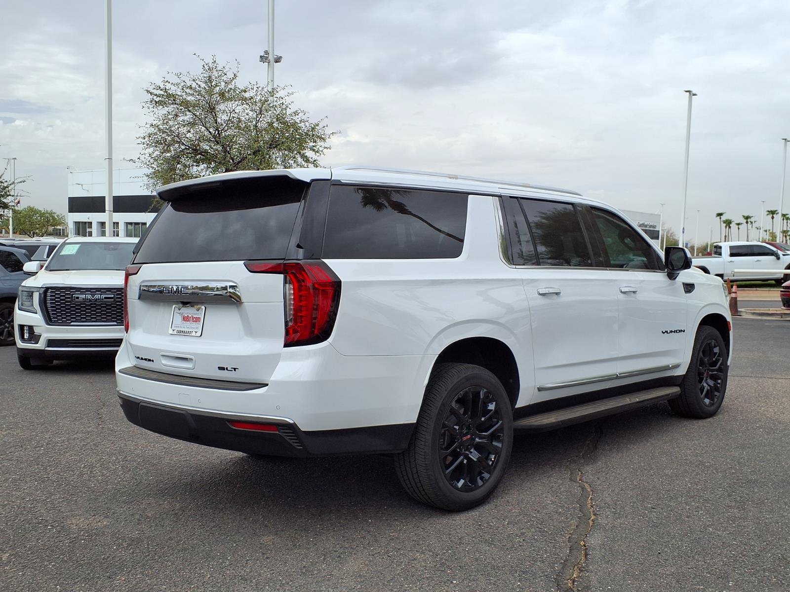 Used 2023 GMC Yukon XL SLT w/ SLT Premium Package AWD/4WD image 6