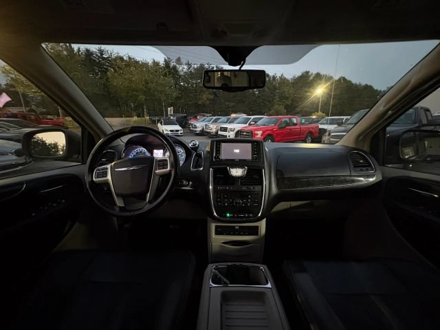 Used 2015 Chrysler Town & Country Touring-L w/ Driver Convenience Group FWD image 13
