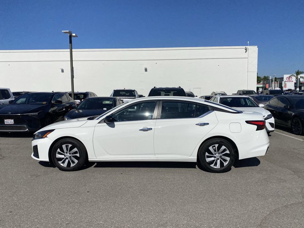 Used 2025 Nissan Altima 2.5 S FWD image 2