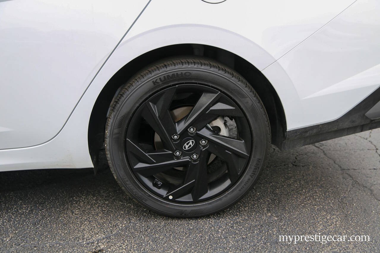 Used 2026 Hyundai Elantra Sport FWD image 5