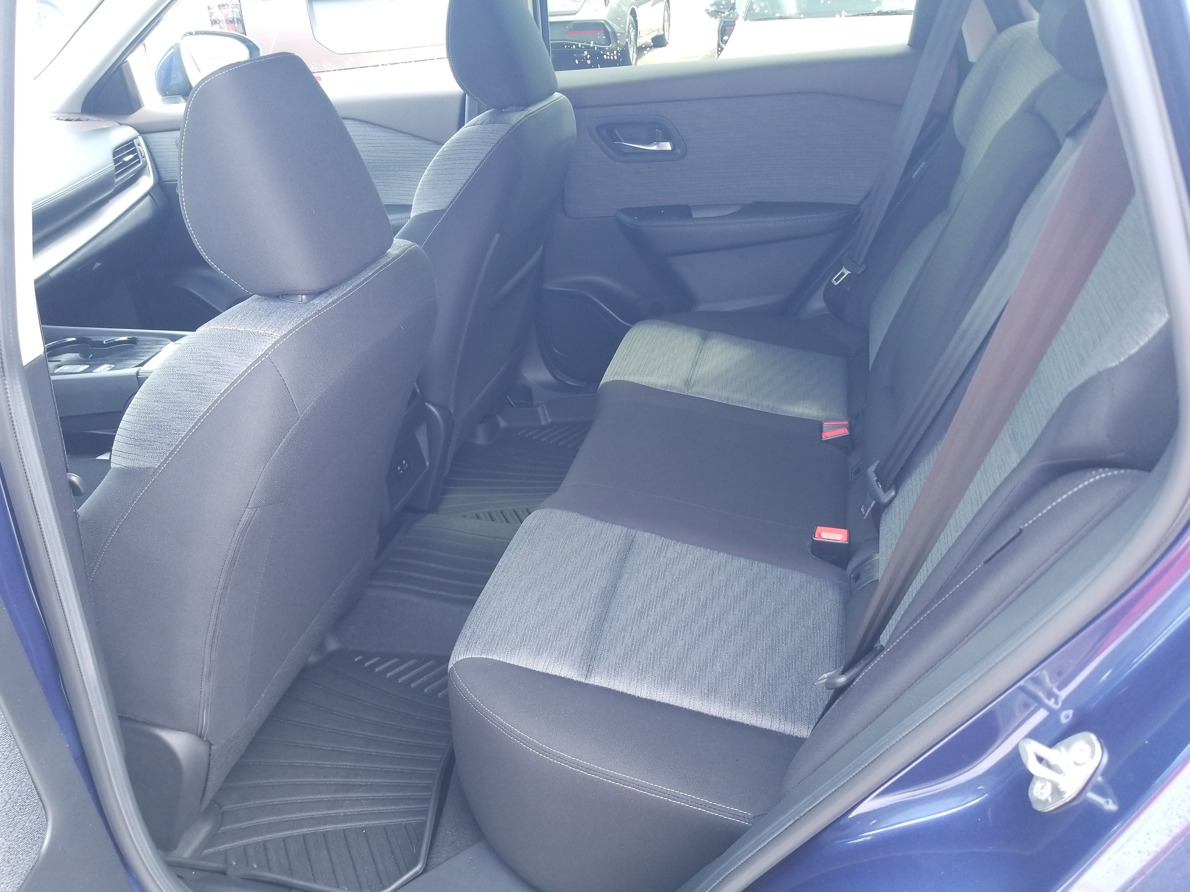 Used 2023 Nissan Rogue SV image 12