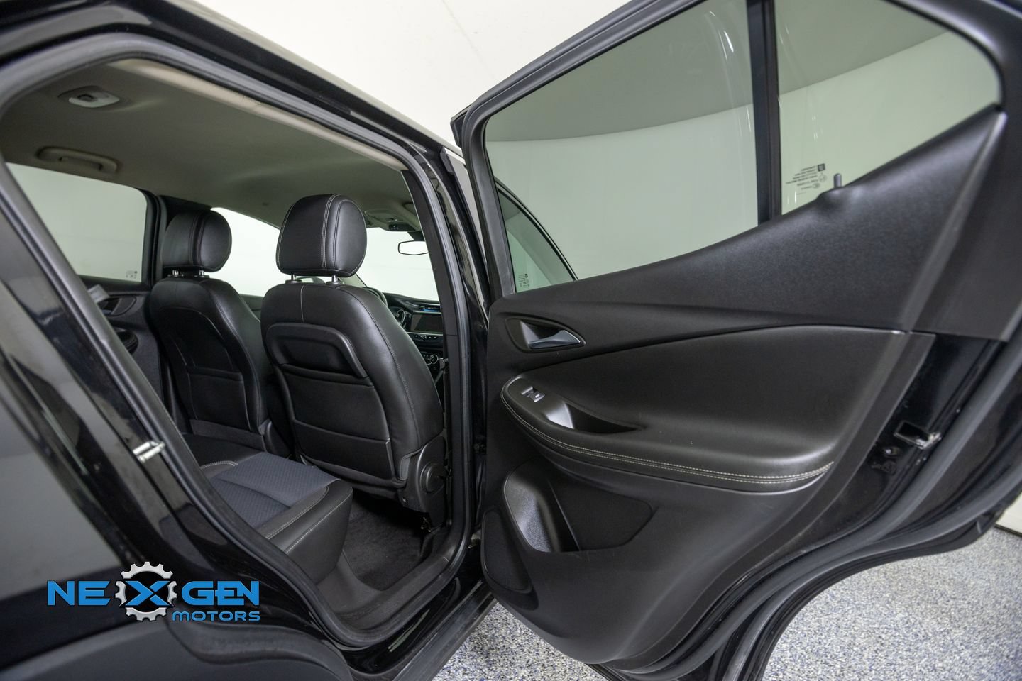 Used 2022 Buick Encore GX Preferred w/ Cold Weather Comfort Package AWD/4WD image 33