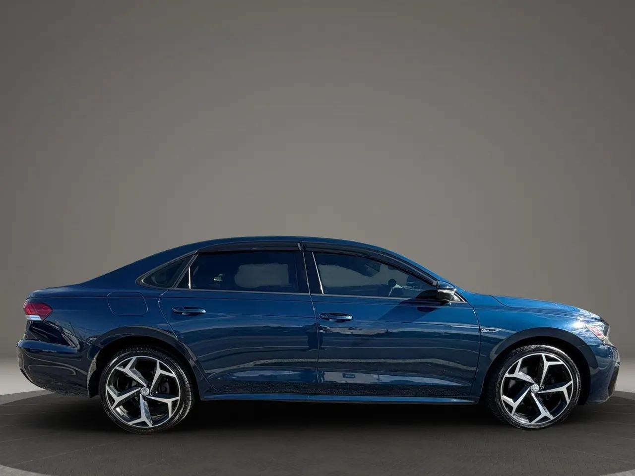 Used 2020 Volkswagen Passat 2.0T R-Line FWD image 6