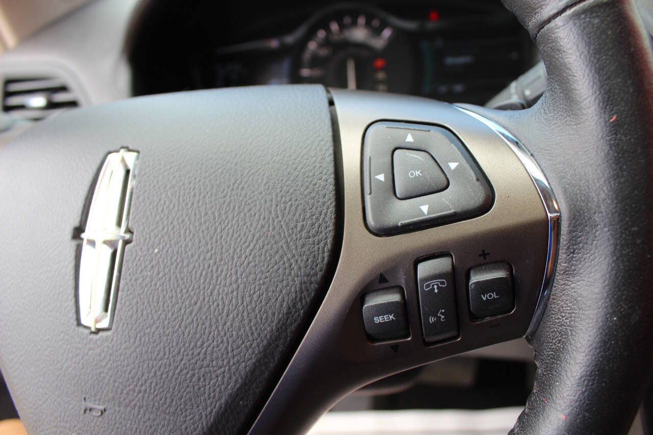 Used 2014 Lincoln MKX AWD w/ Equipment Group 102A image 13