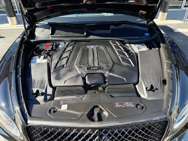 Used 2025 Bentley Bentayga AWD/4WD image 32