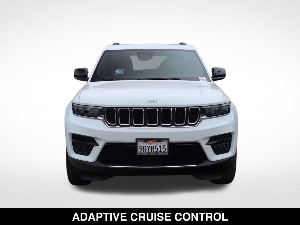 Used 2025 Jeep Grand Cherokee Laredo X AWD/4WD image 4