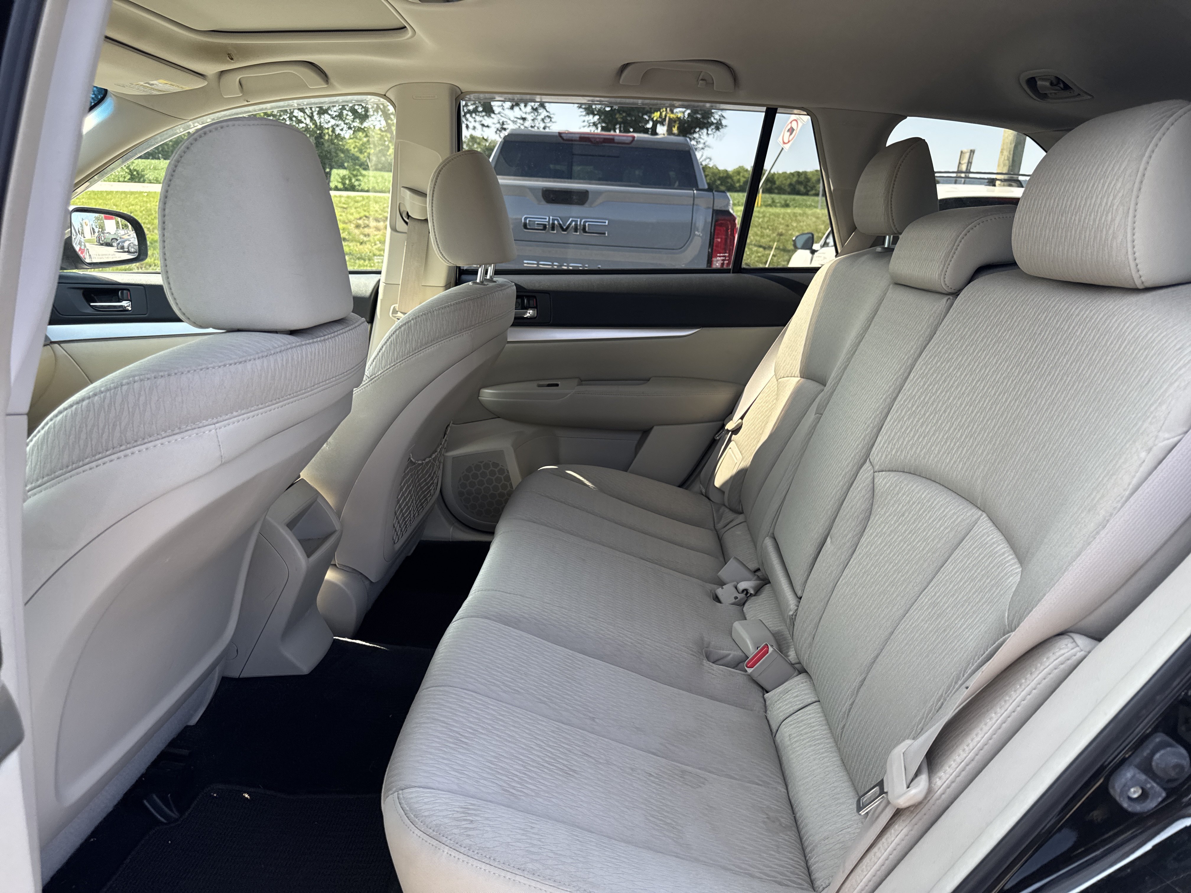 Used 2011 Subaru Outback 2.5i Premium AWD/4WD image 19