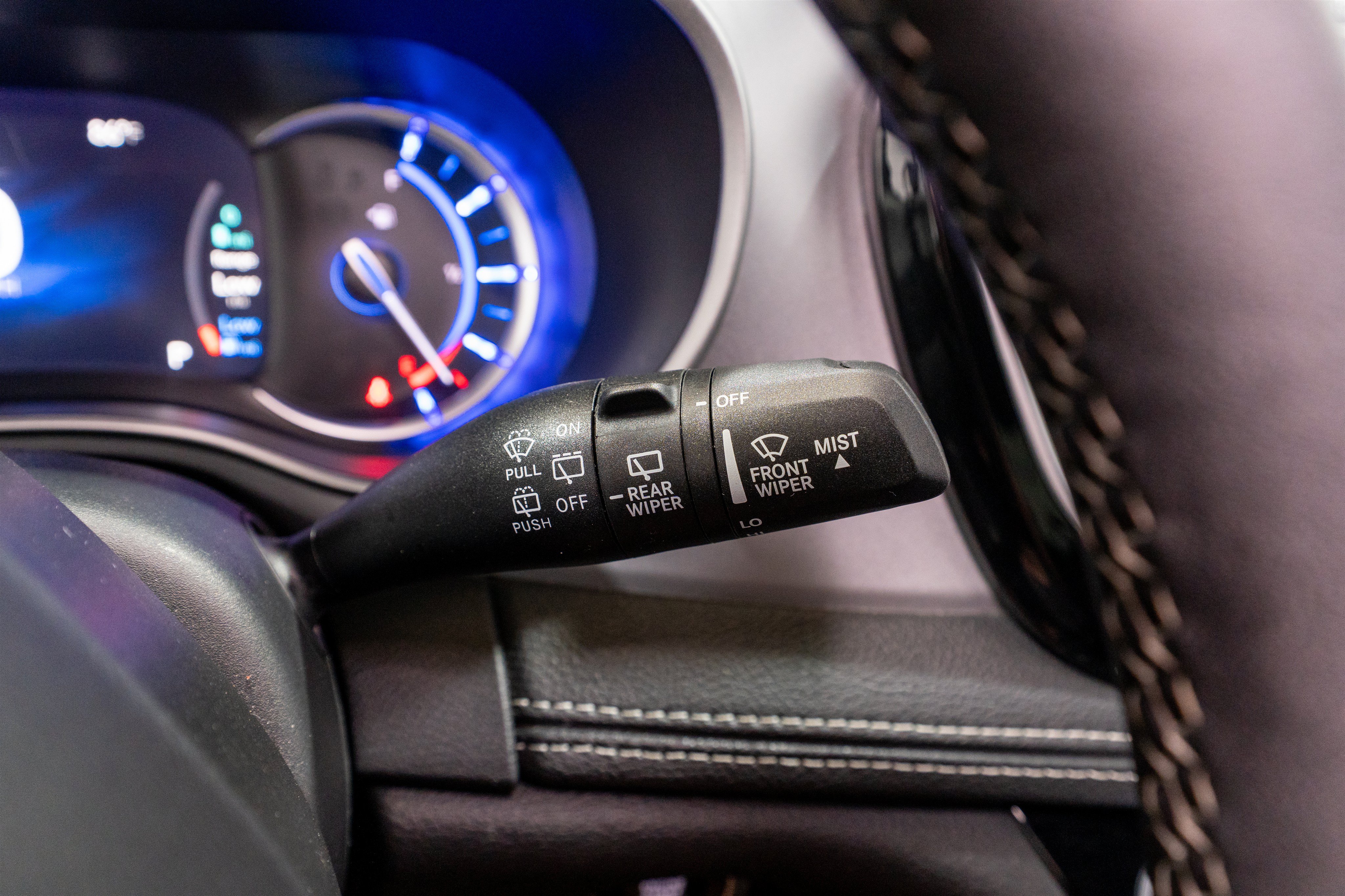 Used 2024 Chrysler Pacifica Limited FWD image 28