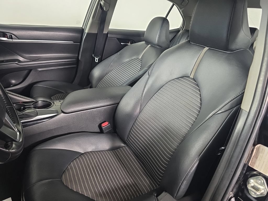 Used 2020 Toyota Camry SE FWD image 14