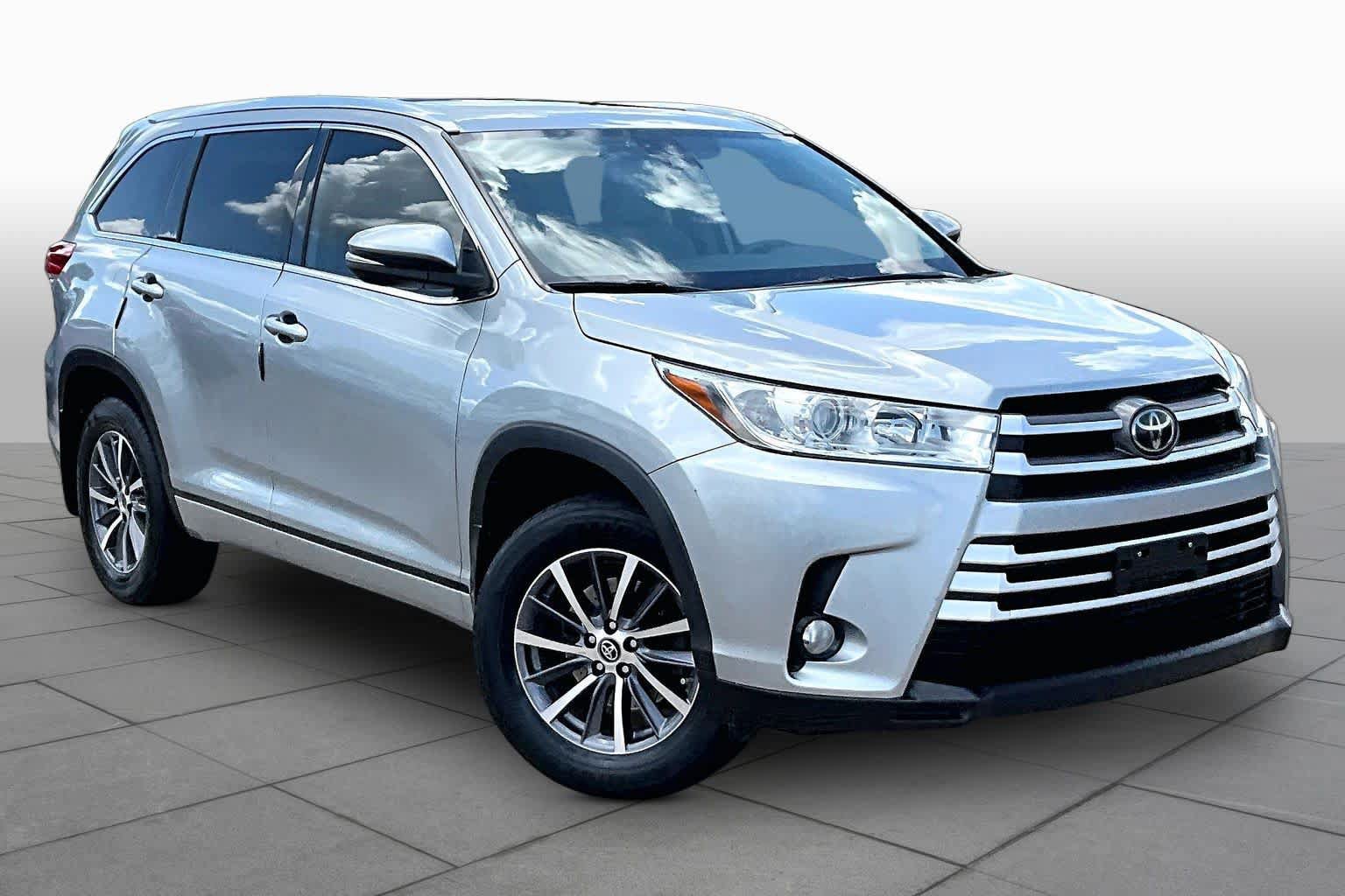 Used 2018 Toyota Highlander XLE FWD image 3
