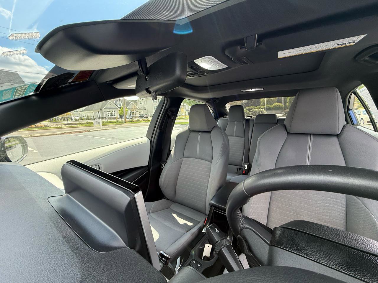 Used 2020 Toyota Corolla SE w/ SE Premium Package FWD image 9