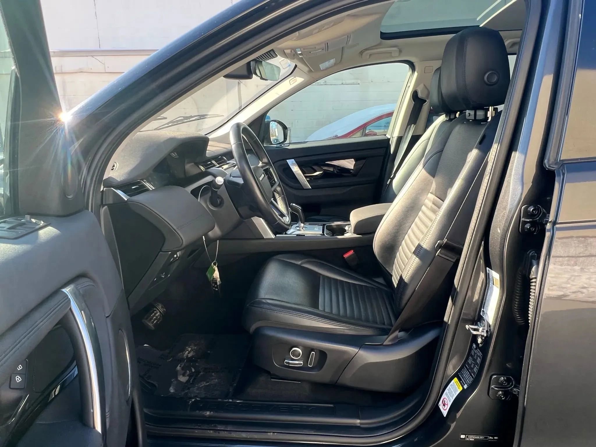 Used 2021 Land Rover Discovery Sport SE image 29