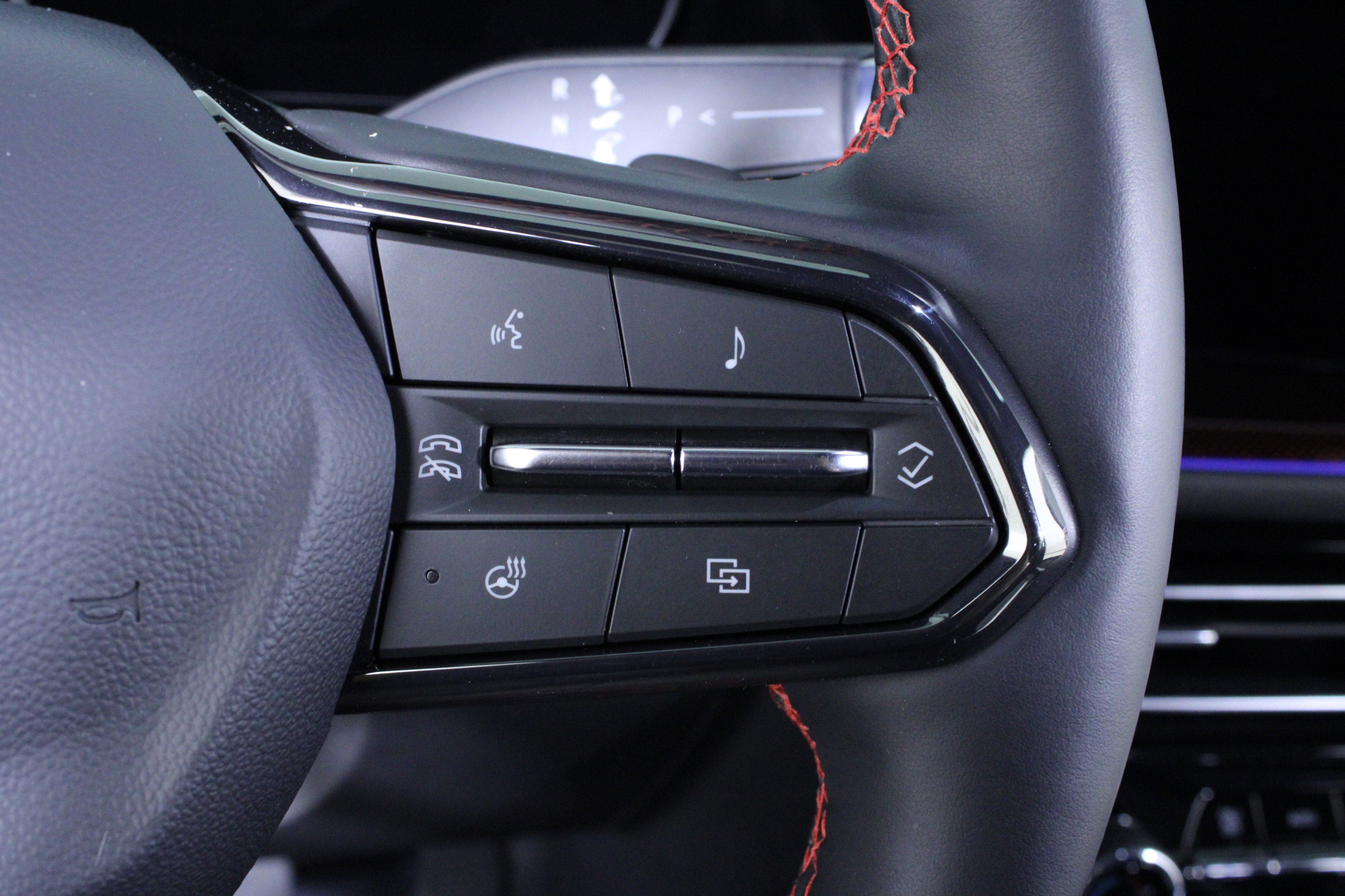 Used 2025 Chevrolet Traverse RS w/ LPO, Floor Liner Package image 25