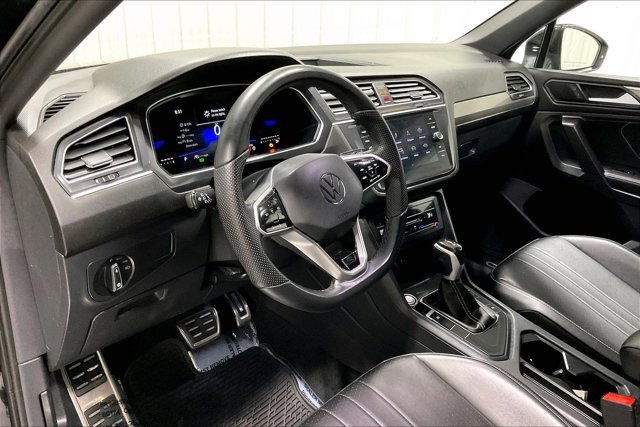 Used 2024 Volkswagen Tiguan SE R-Line w/ MDO Package, Three-Row image 14