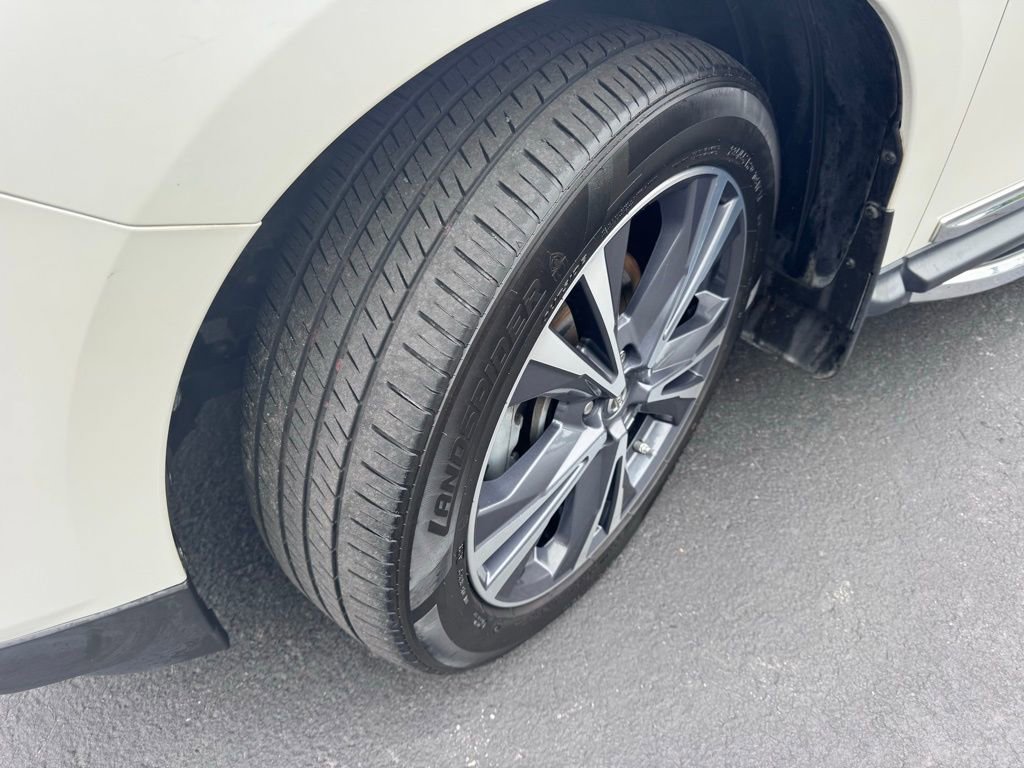 Used 2018 Nissan Pathfinder Platinum FWD image 16