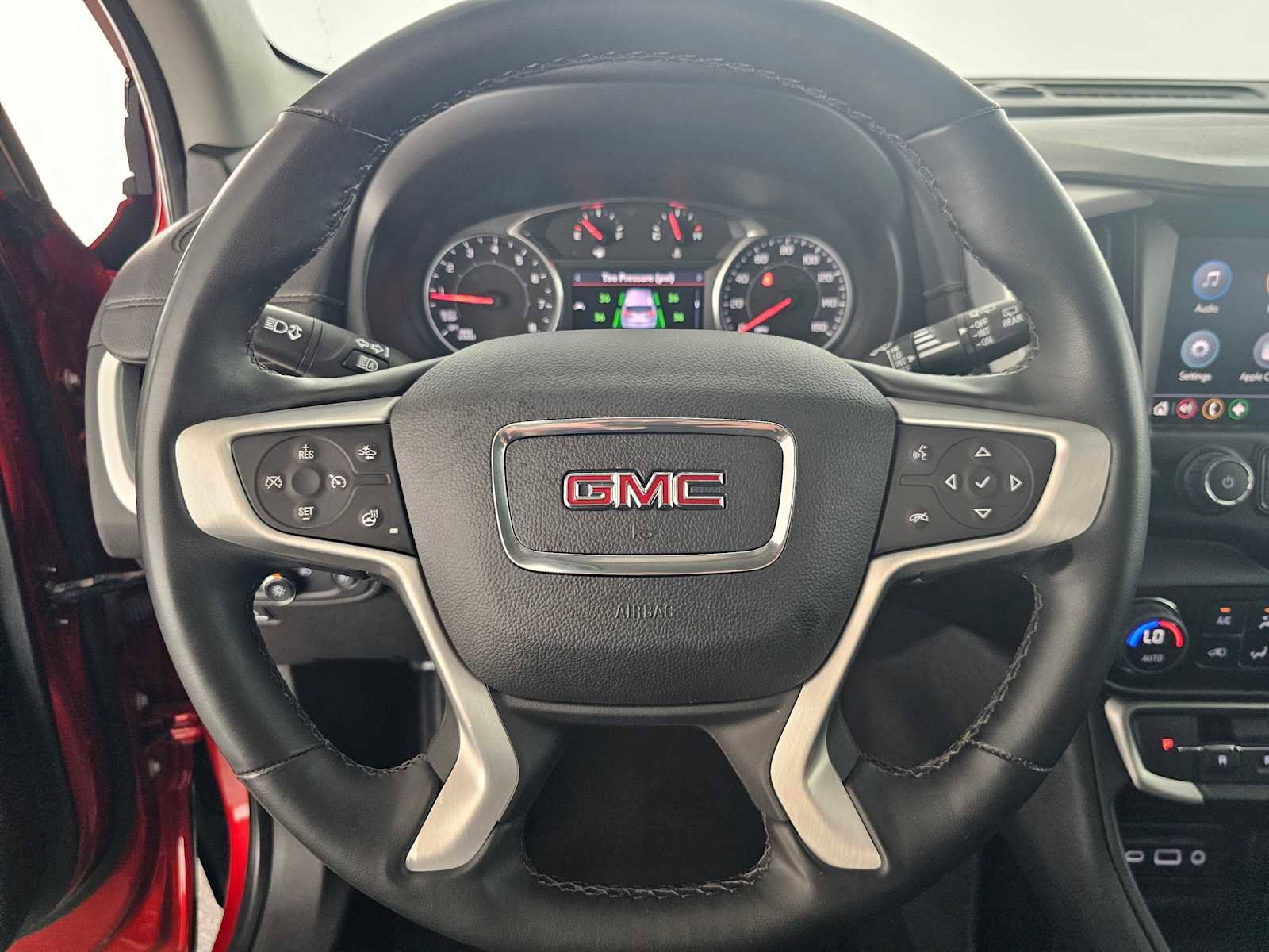 Used 2023 GMC Terrain SLT image 24