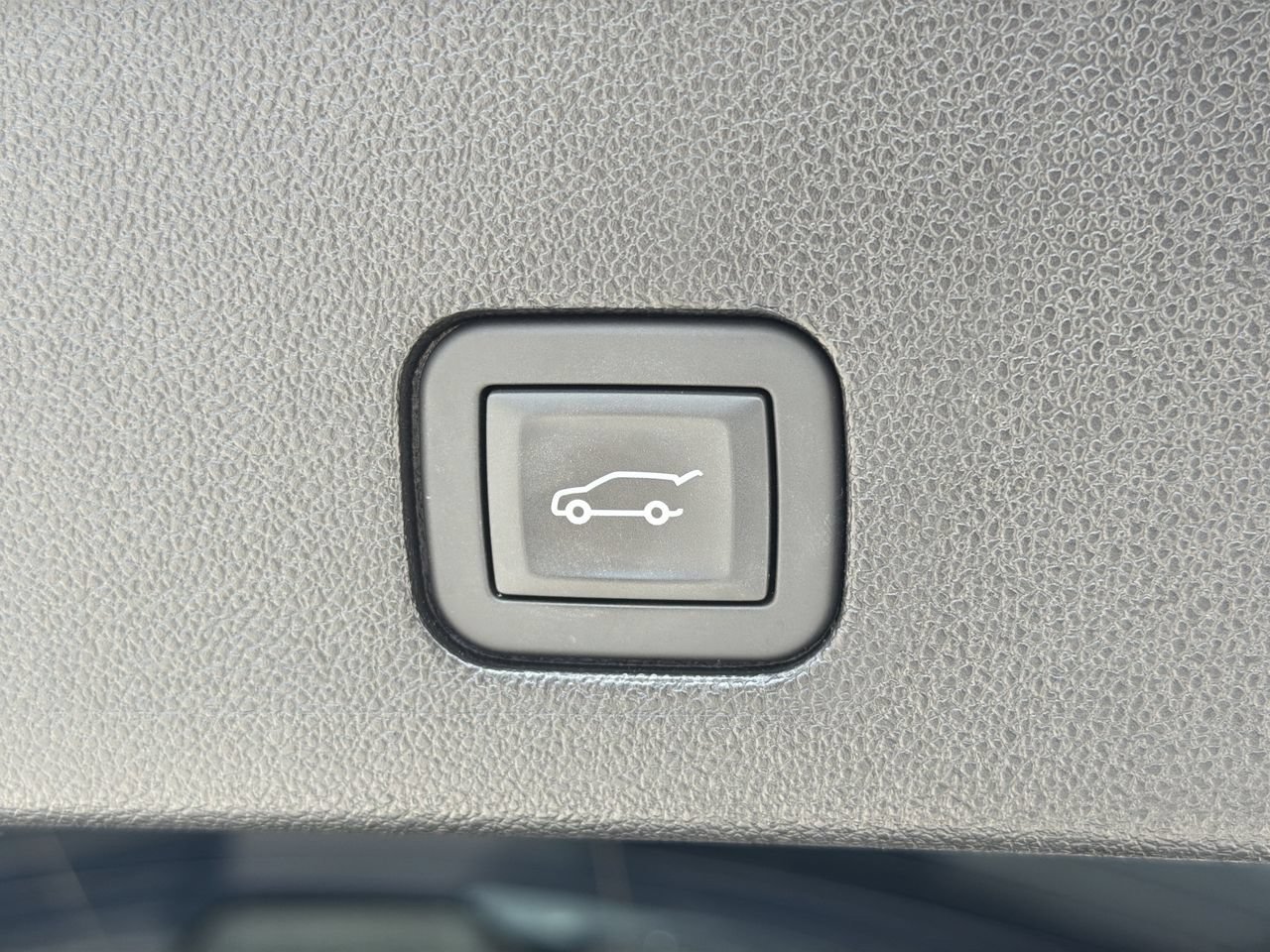 Used 2025 Cadillac XT6 Luxury FWD image 9