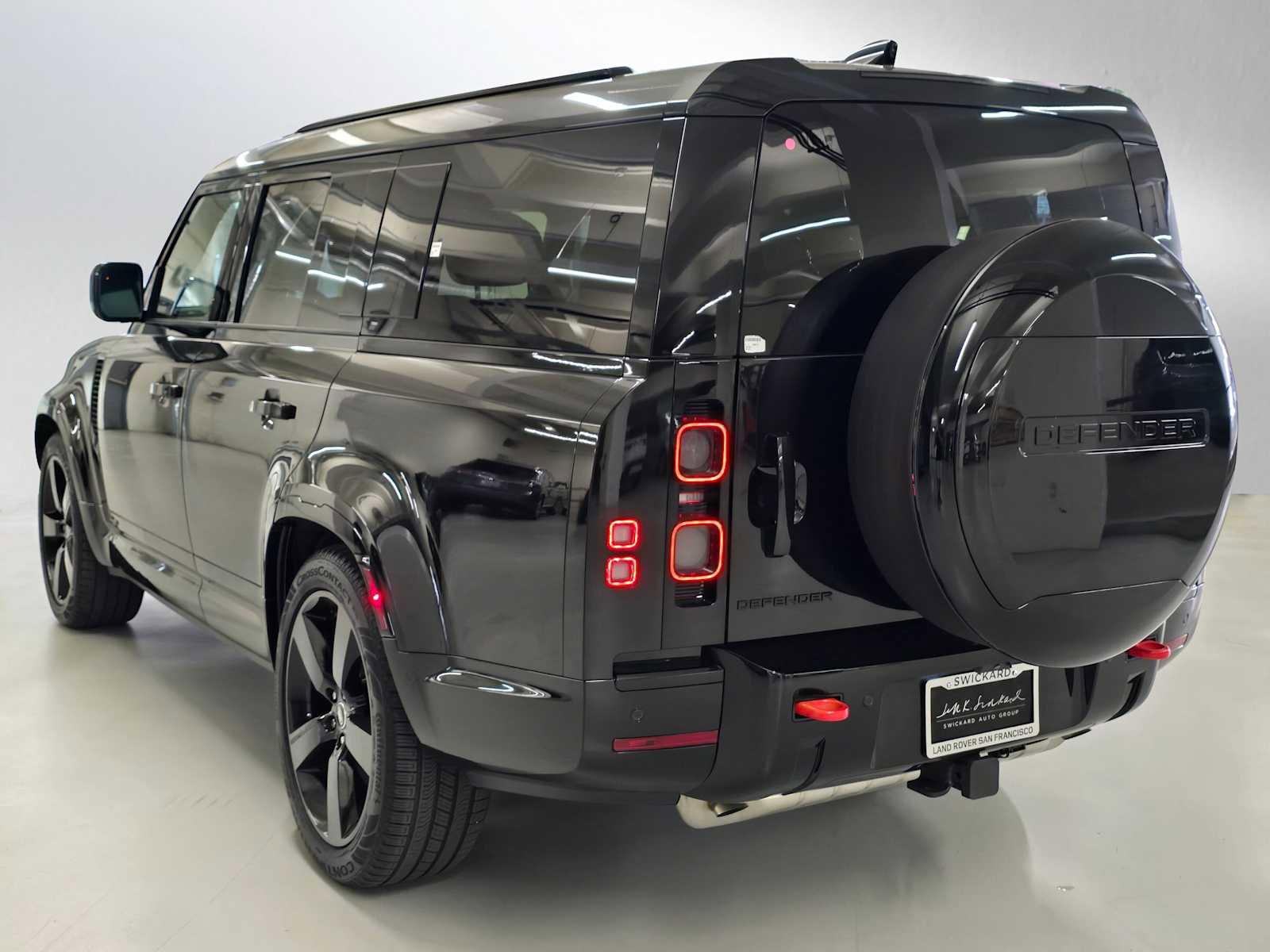 New 2025 Land Rover Defender 130 X AWD/4WD image 3