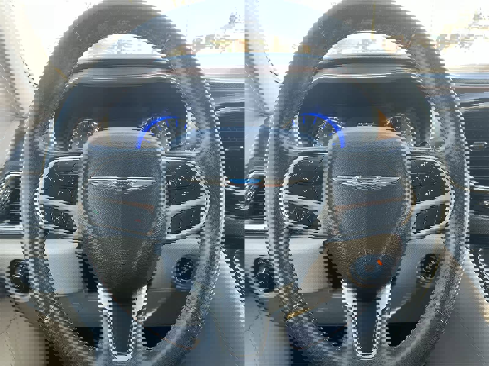 Used 2019 Chrysler Pacifica Touring-L image 23