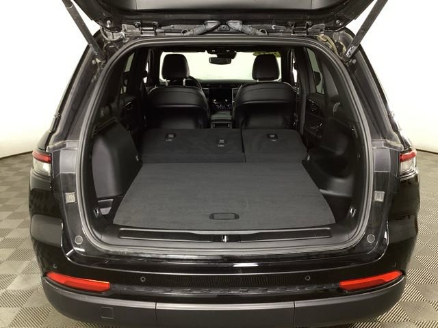 Used 2022 Jeep Grand Cherokee Altitude image 8