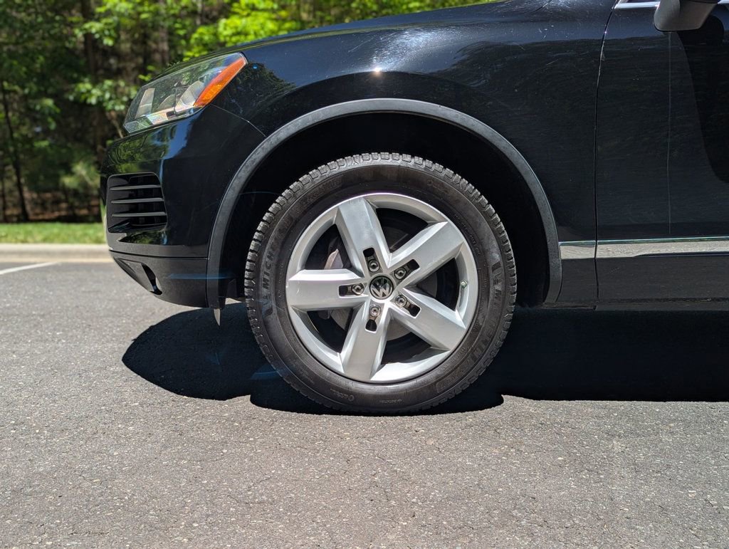Used 2014 Volkswagen Touareg TDI AWD/4WD image 6