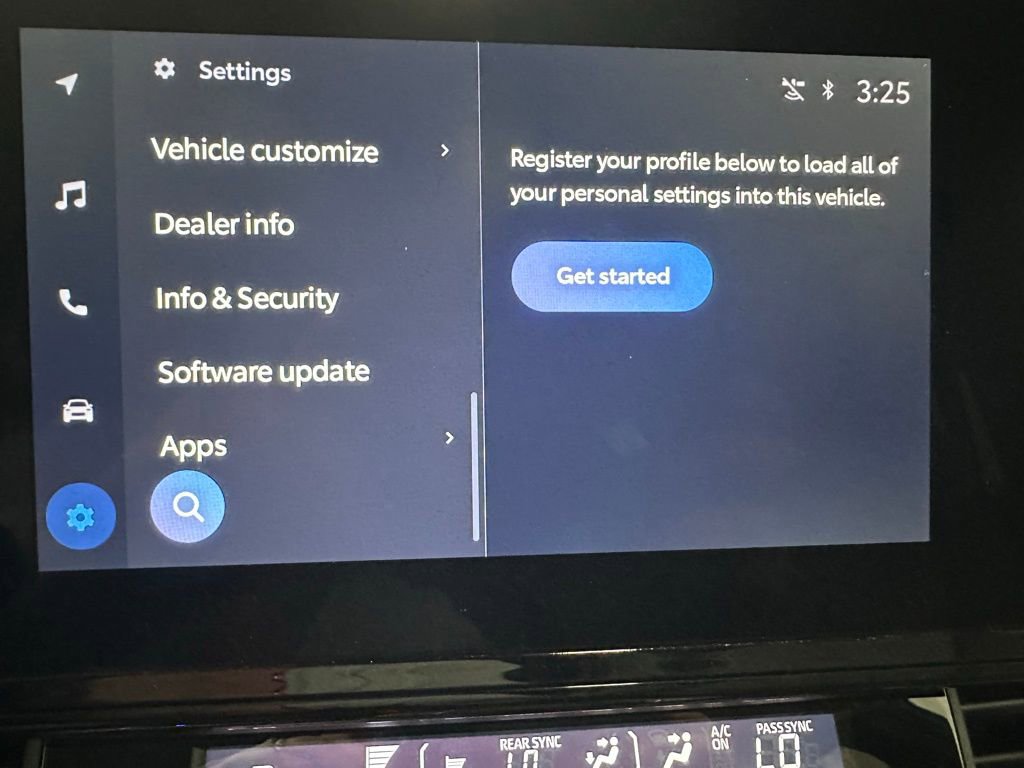 Used 2025 Toyota Sienna LE image 36