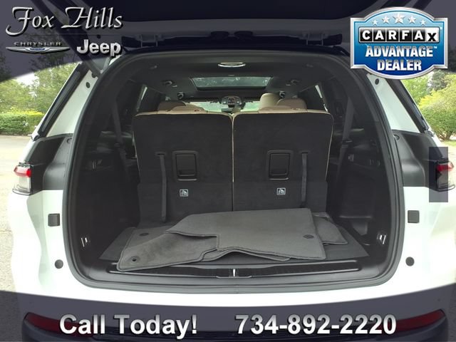 Used 2025 Jeep Grand Cherokee L Limited w/ Luxury Tech Group II AWD/4WD image 10