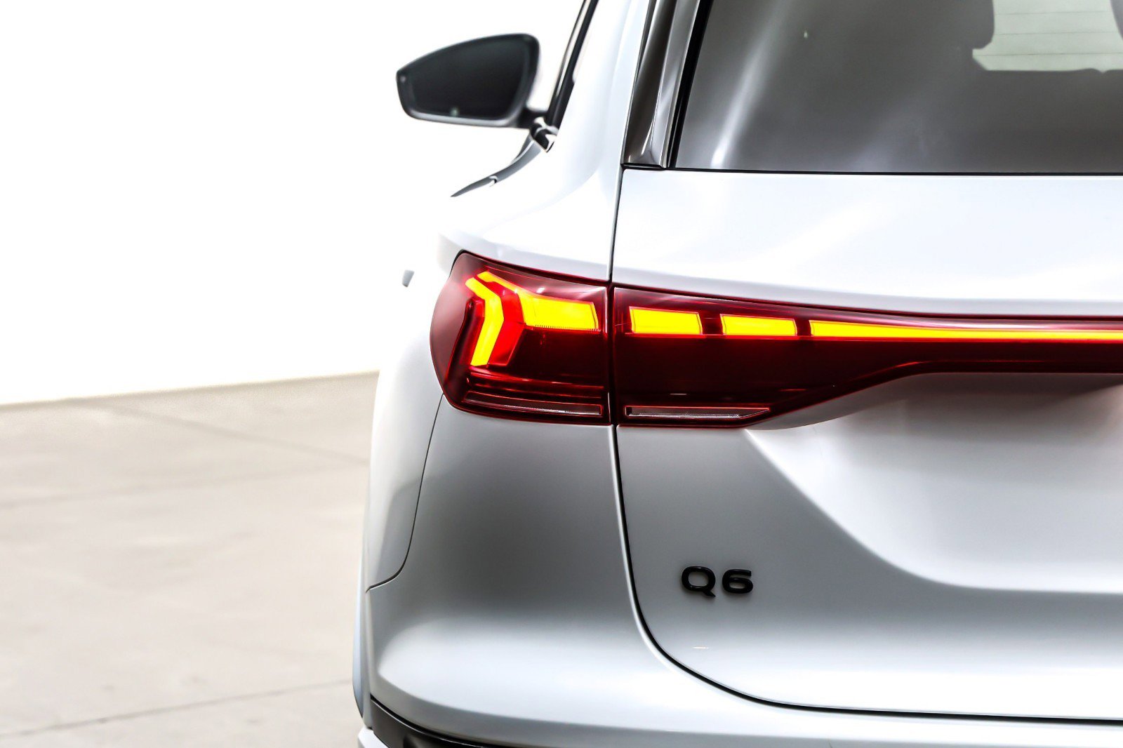 Used 2025 Audi Q6 e-tron Premium w/ Convenience Package image 16