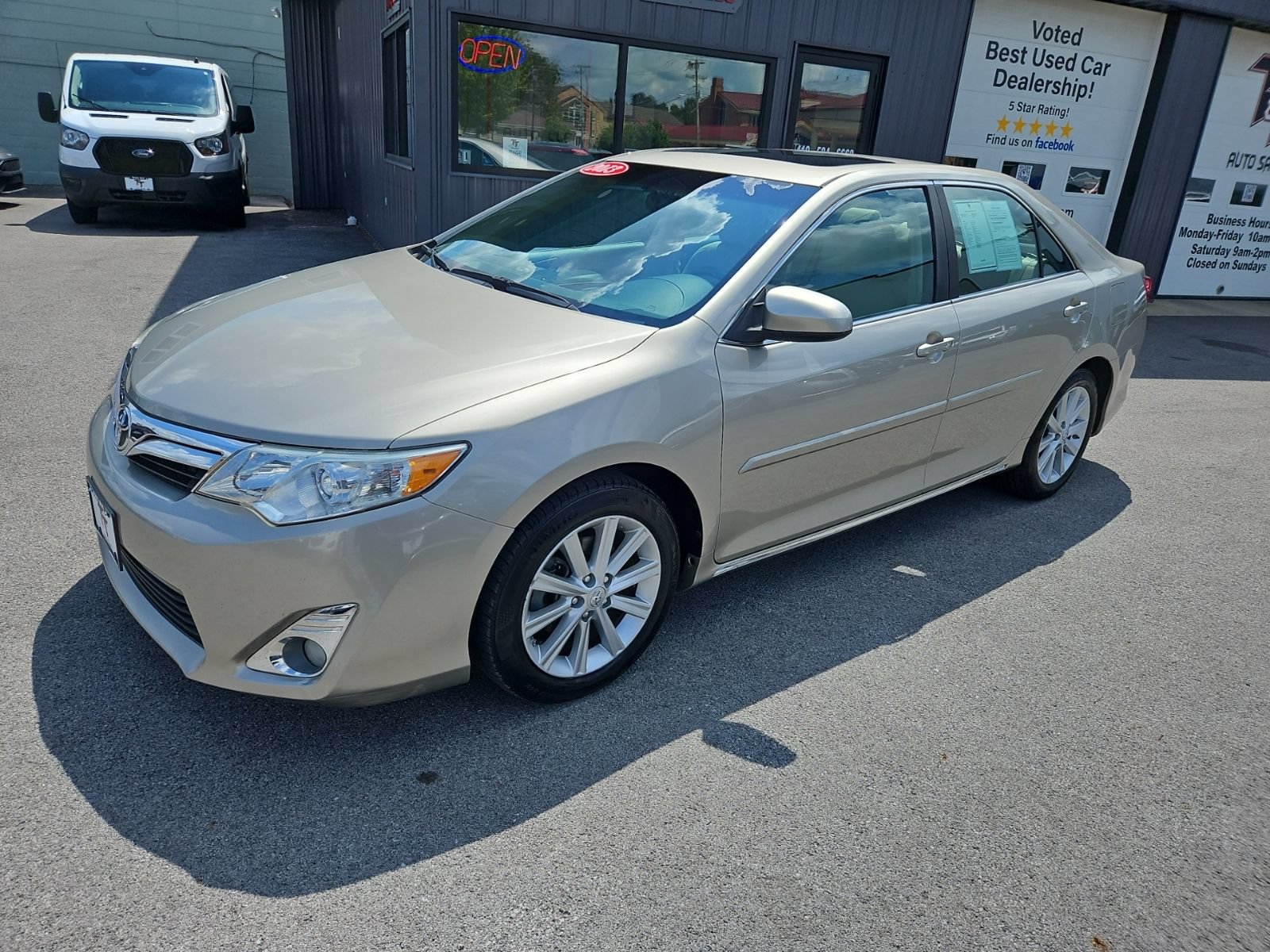 Used 2013 Toyota Camry XLE w/ Leather Pkg FWD image 2