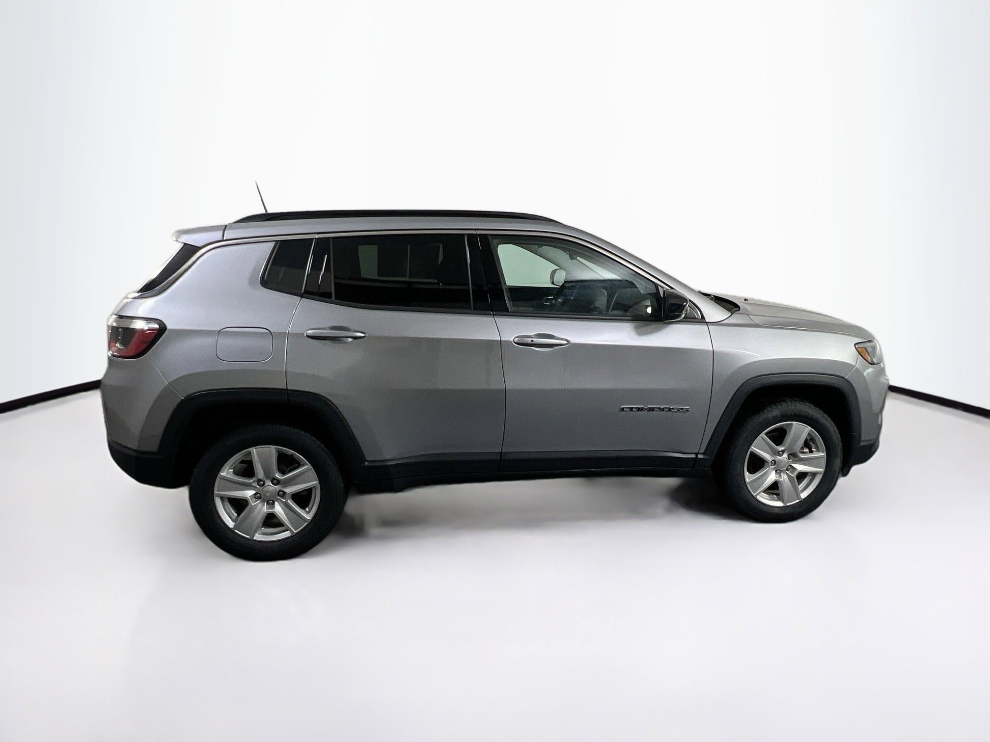 Used 2022 Jeep Compass Latitude image 4