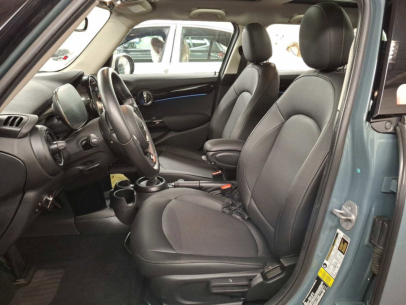 Used 2023 MINI Cooper 4-Door Hardtop w/ Multitone Edition image 9