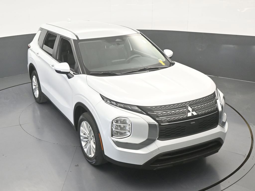 Used 2023 Mitsubishi Outlander ES image 54