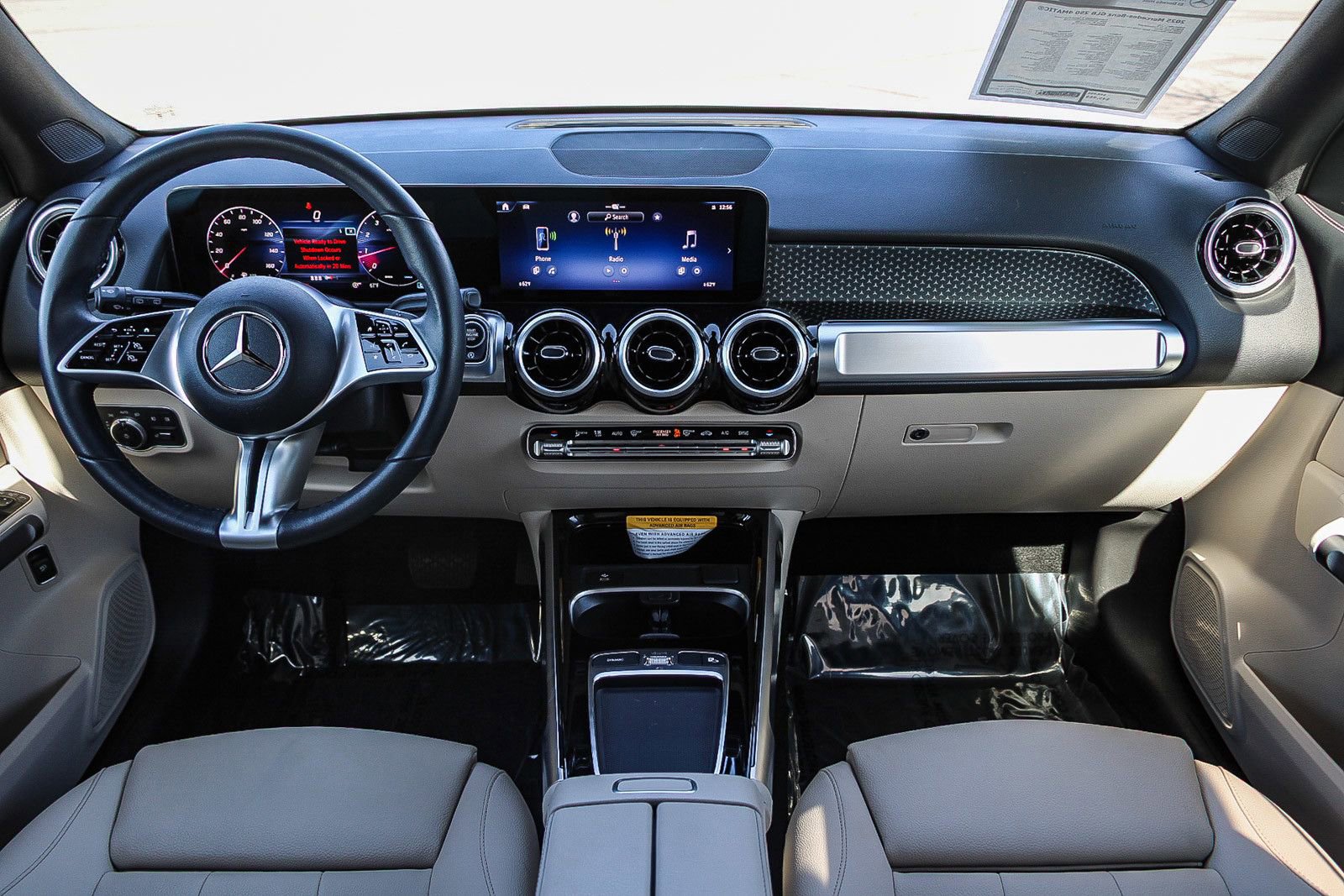 Used 2025 Mercedes-Benz GLB 250 4MATIC image 12