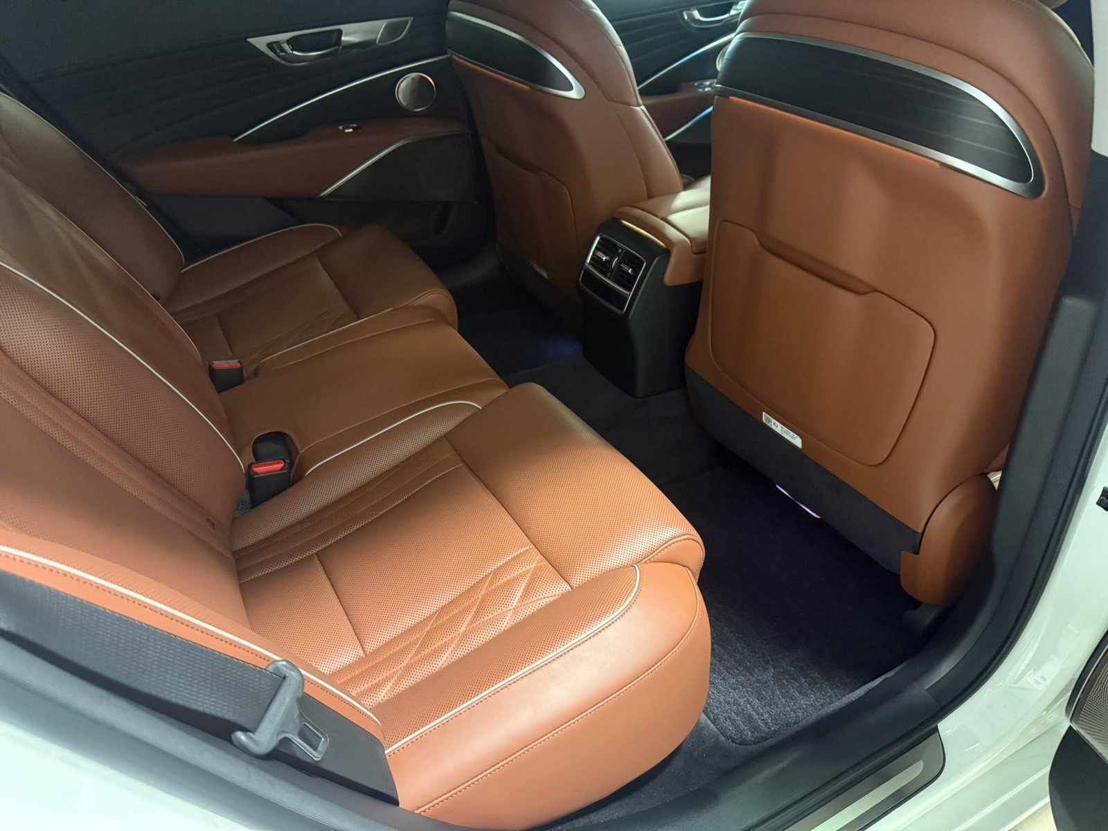 Used 2020 Kia K900 Luxury AWD/4WD image 28