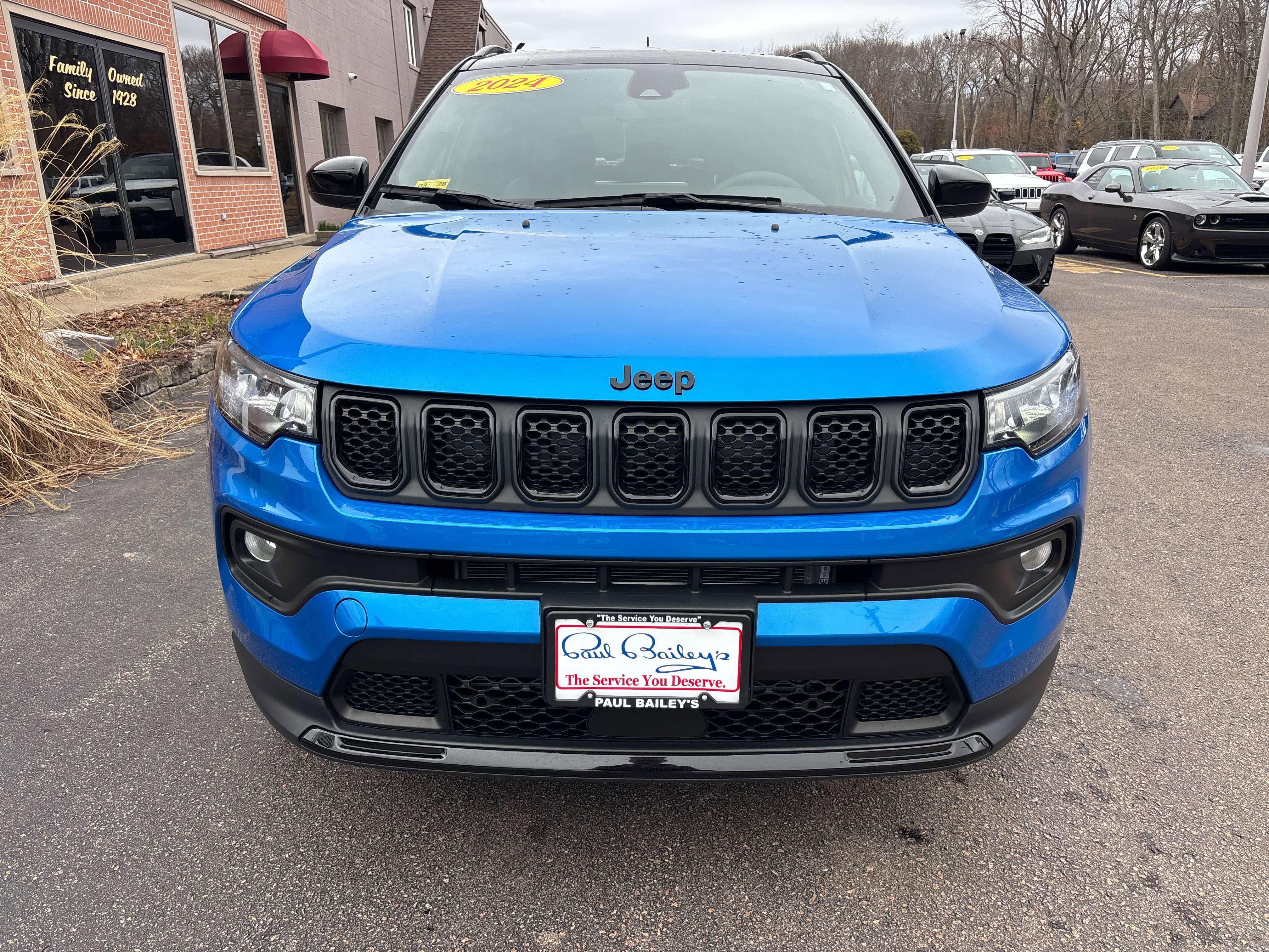Used 2024 Jeep Compass Latitude w/ Convenience Group image 2