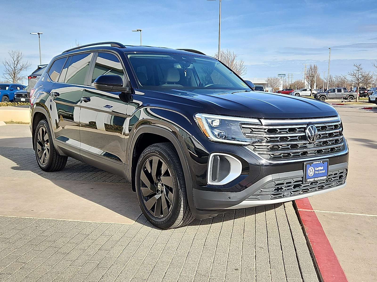 Used 2024 Volkswagen Atlas SE w/ Black Wheel Package image 4