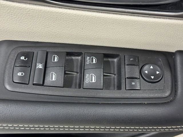 Used 2024 Chrysler Pacifica Limited FWD image 18