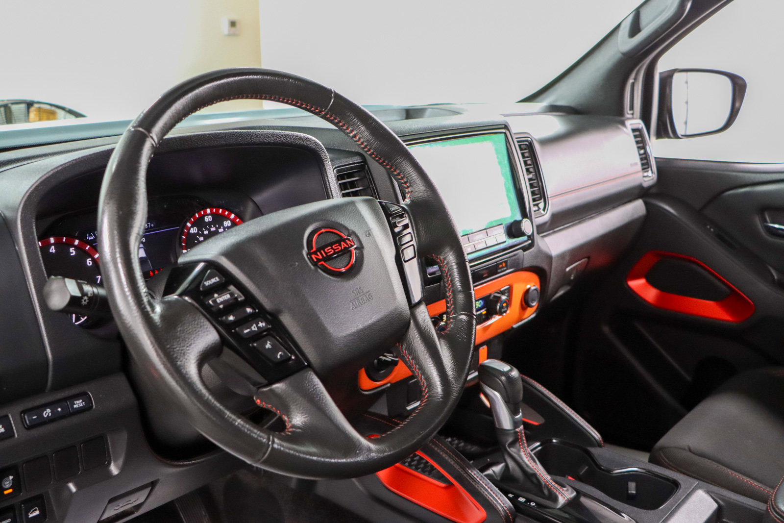 Used 2023 Nissan Frontier PRO-4X w/ Technology Package image 24
