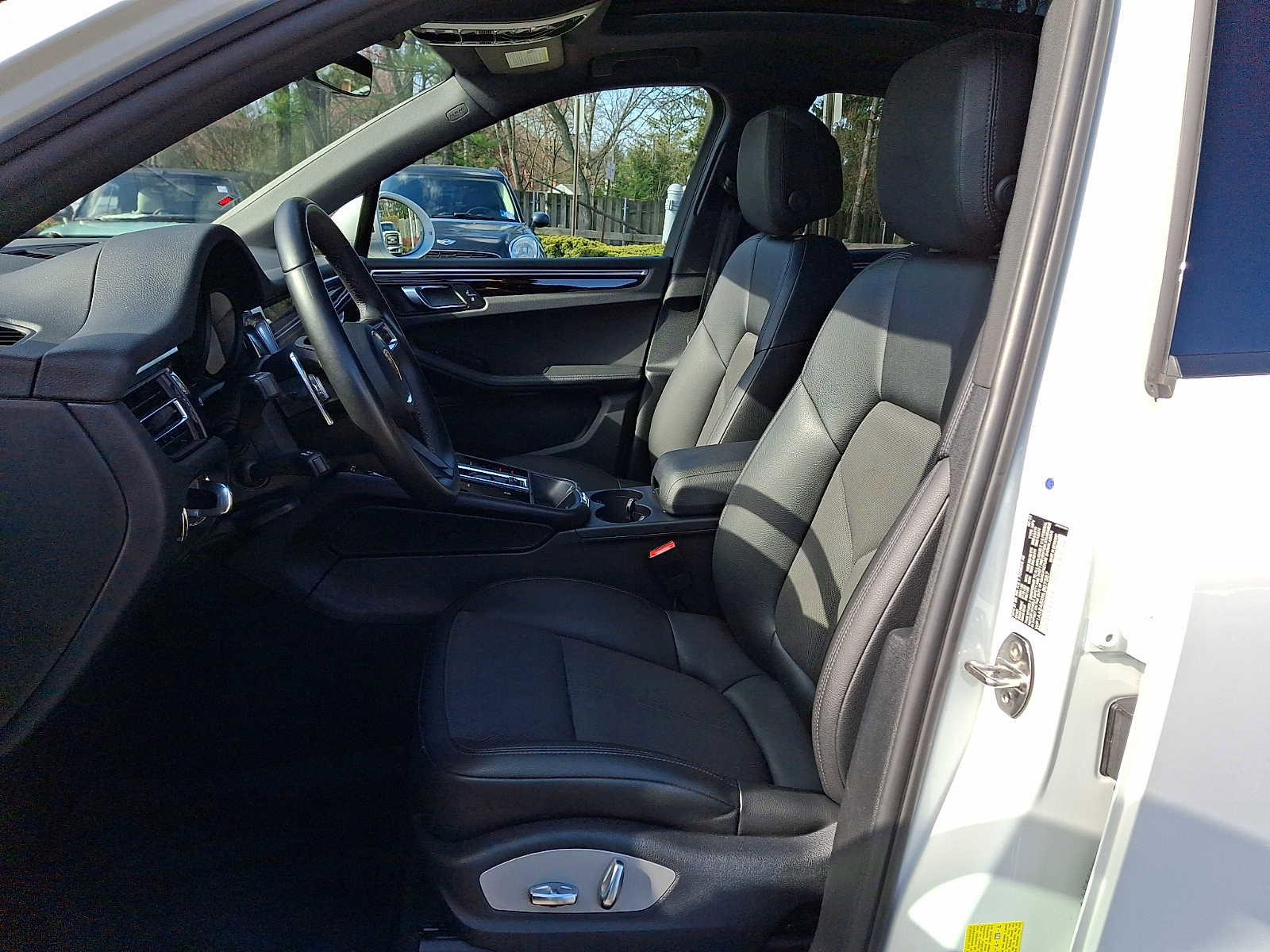 Used 2022 Porsche Macan image 10