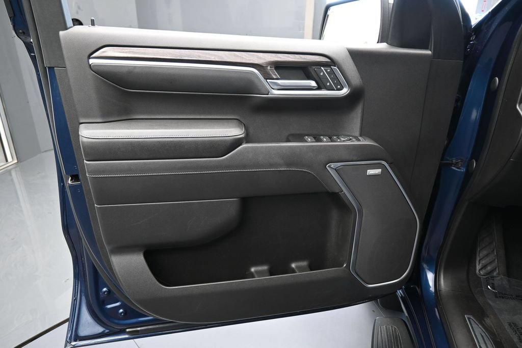 Used 2022 Chevrolet Silverado 1500 LTZ RWD image 12