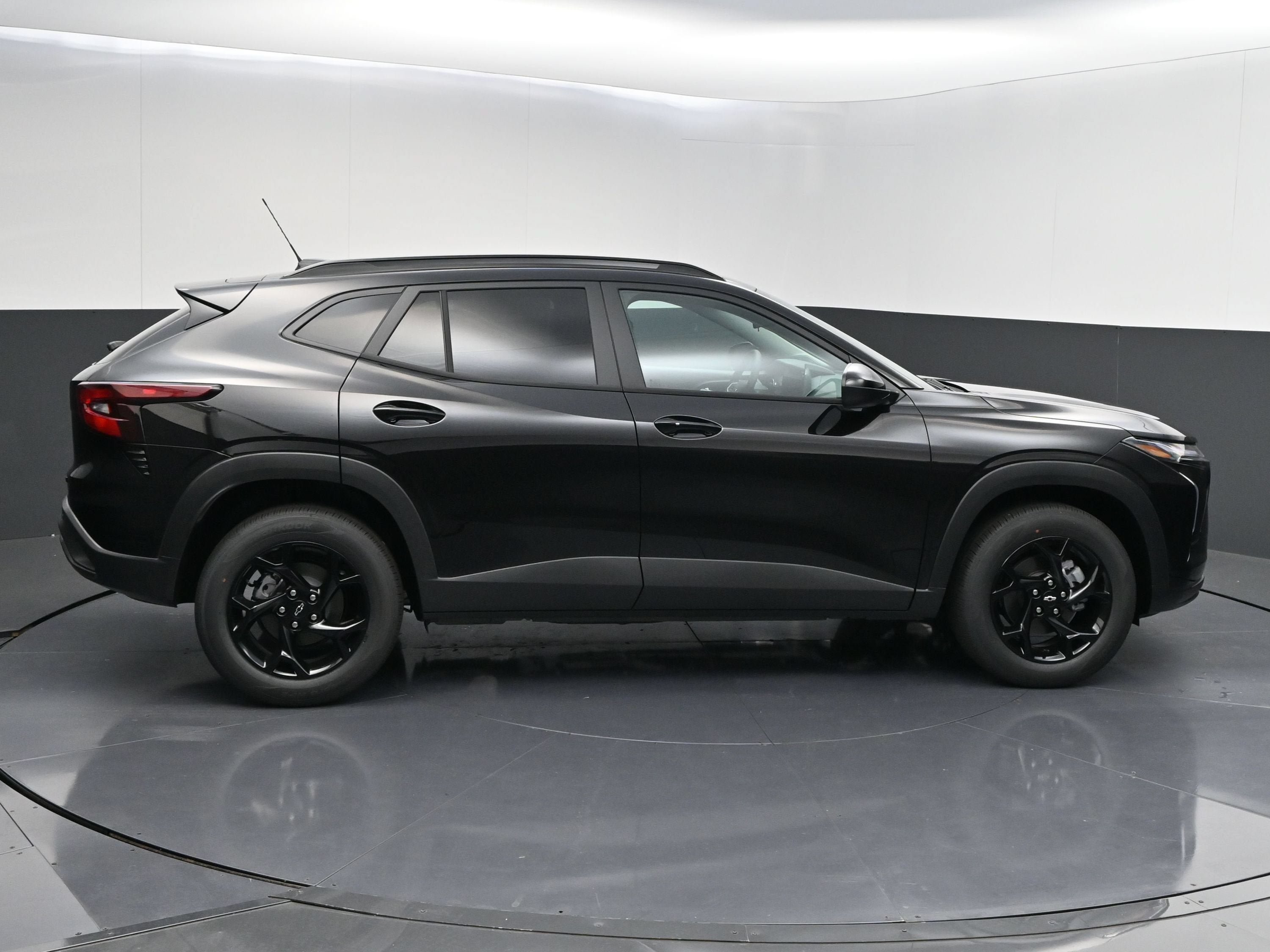 New 2026 Chevrolet Trax LT w/ Sunroof Package FWD image 9