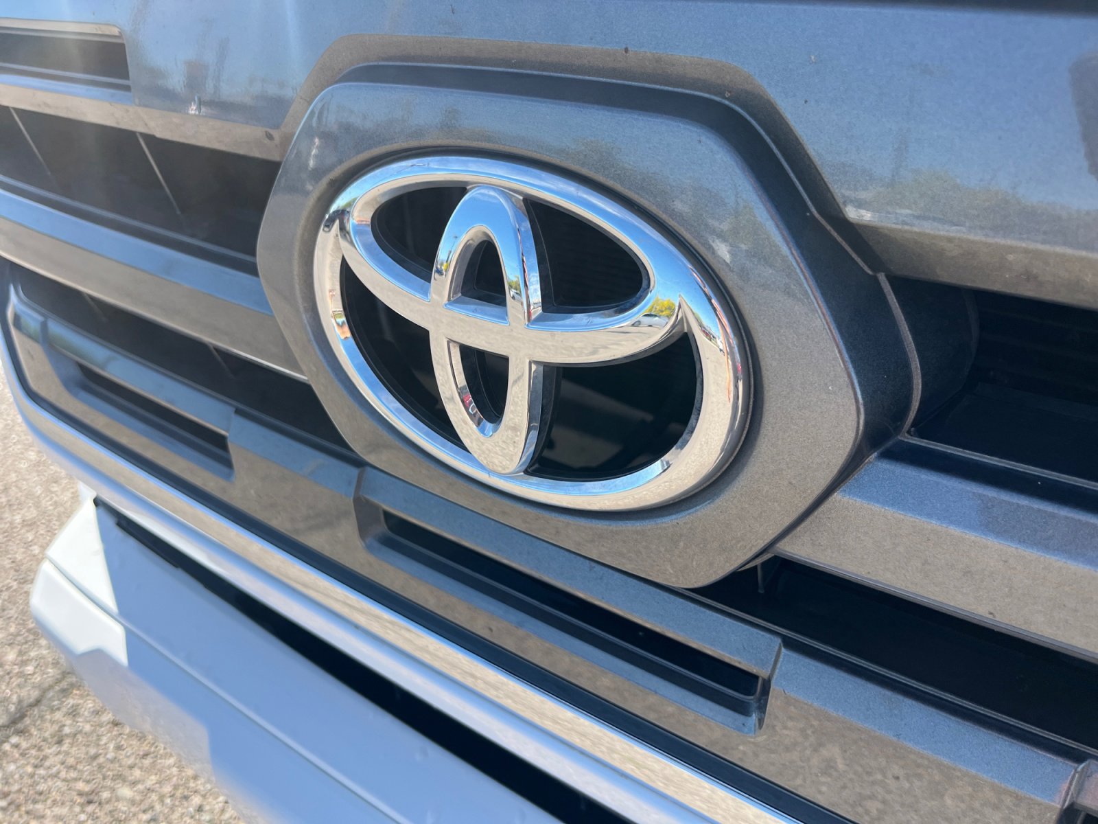Used 2017 Toyota Tacoma Limited image 23