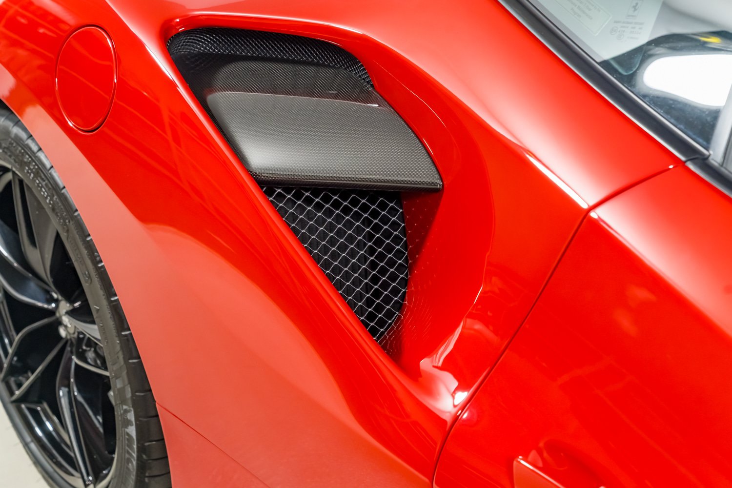 Used 2018 Ferrari 488 GTB RWD image 31